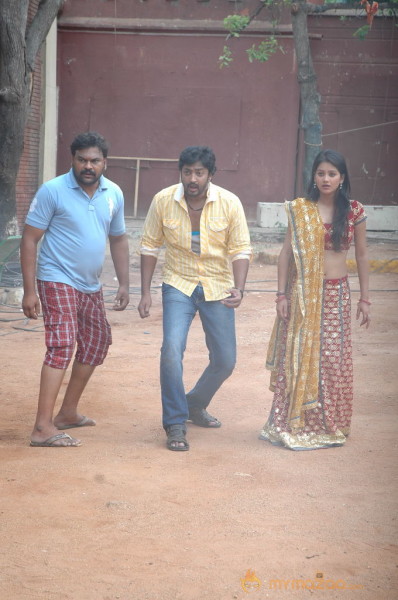 Pakdo Pakdo Movie Stills 