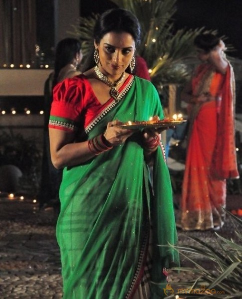 She Movie Shooting Stills