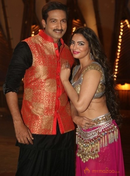 Soukhyam Item Song Stills1