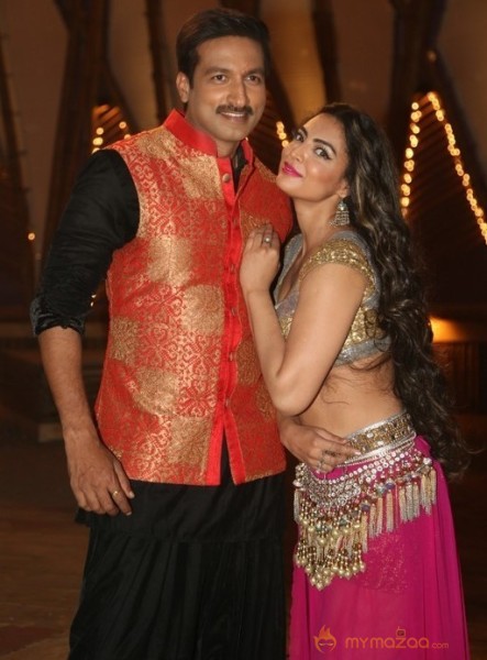 Soukhyam Item Song Stills1