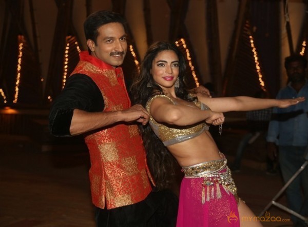 Soukhyam Item Song Stills1