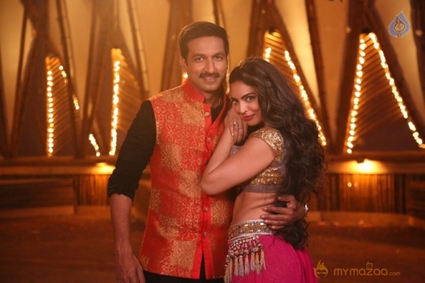 Soukhyam Item Song Stills1