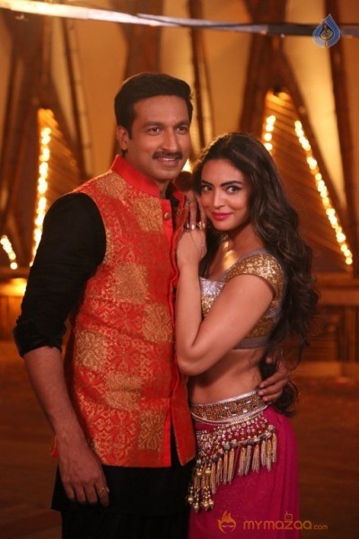 Soukhyam Item Song Stills1