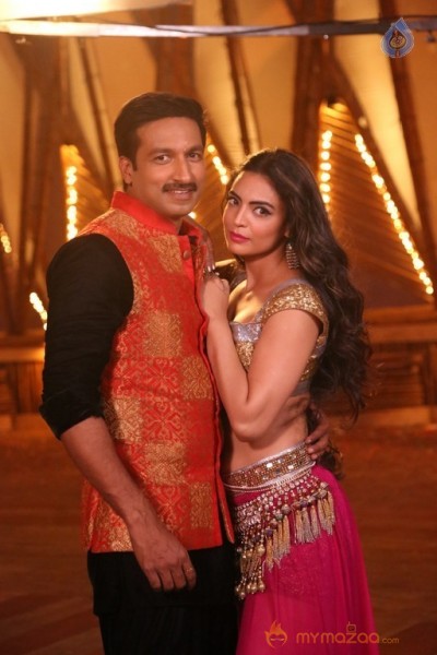 Soukhyam Item Song Stills1