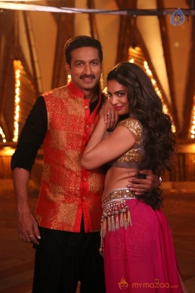 Soukhyam Item Song Stills1