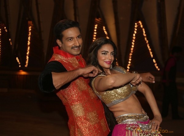 Soukhyam Item Song Stills1