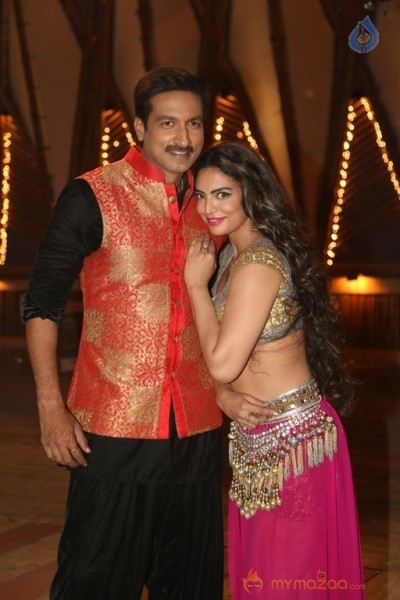 Soukhyam Item Song Stills1