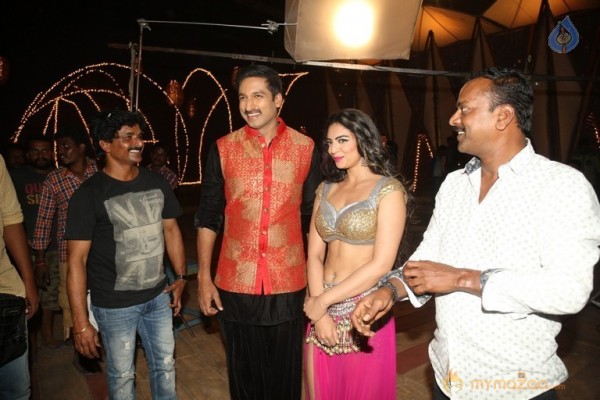 Soukhyam Item Song Stills1