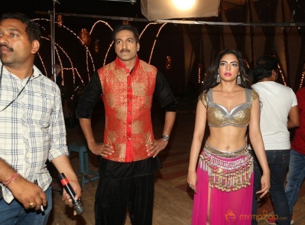 Soukhyam Item Song Stills1