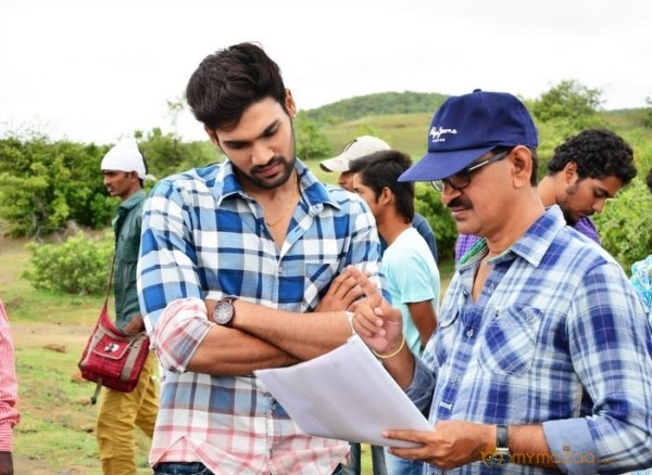 Speedunnodu Film Working Stills