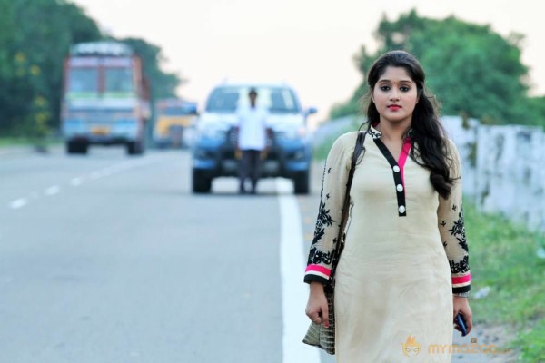 Swapna Menon in 9 to 10 Onbathilirundhu Pathuvarai Movie 