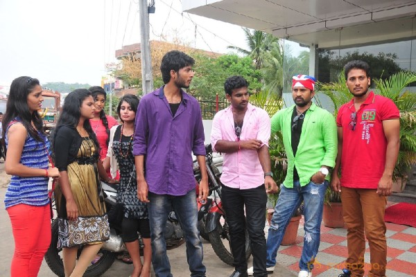 Veelaithey Premiddam movie stills