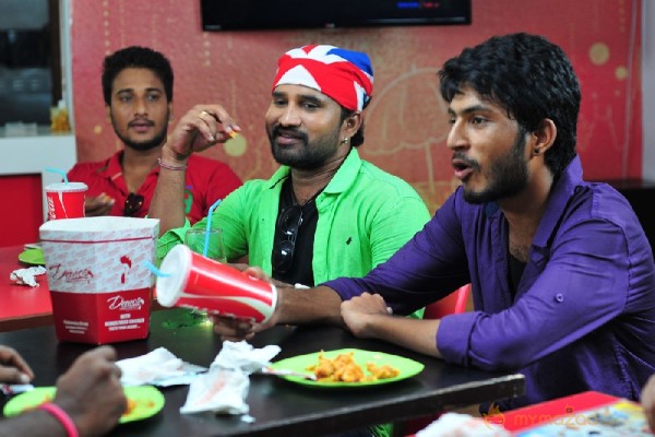 Veelaithey Premiddam movie stills