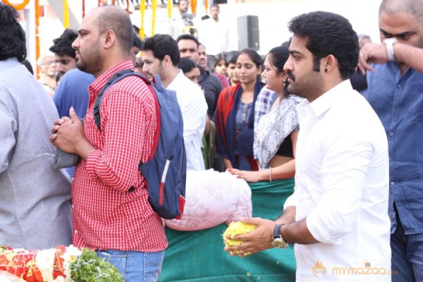 Celebrities pay homage to ANR Photos - 4 