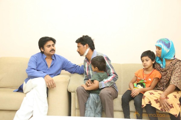 Pawan Kalyan Meets his fan Karuna Srinivas - Photos 