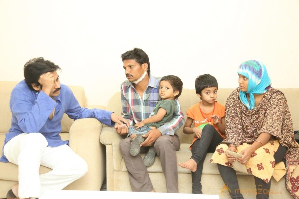 Pawan Kalyan Meets his fan Karuna Srinivas - Photos 