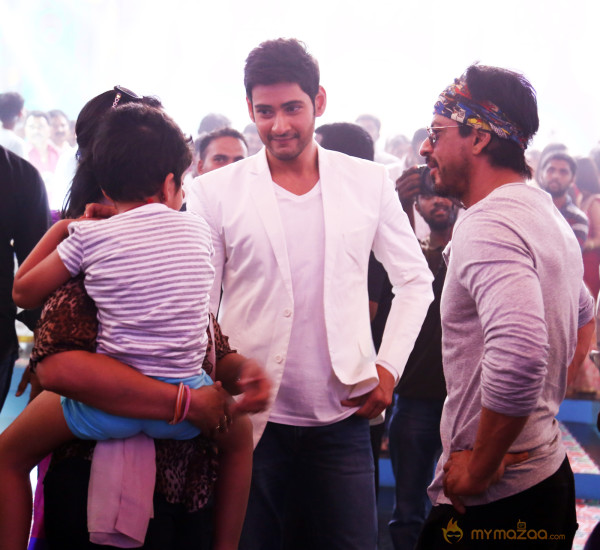 Shah Rukh with Mahesh Babu on Brahmotsavam Sets Photos 