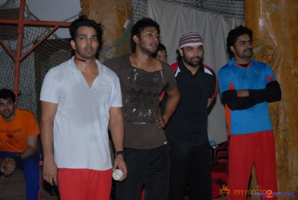 Telugu Warriors Team Practice Photos Gallery 