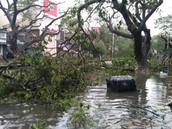 Cyclone Vardah Hits Chennai Photos