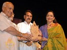 Hema Malini got Vitasta Award 2006