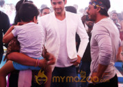 Shah Rukh with Mahesh Babu on Brahmotsavam Sets Photos 