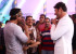 shah-rukh-with-mahesh-babu-on-brahmotsavam-sets-photos-2_571de1441d1e7