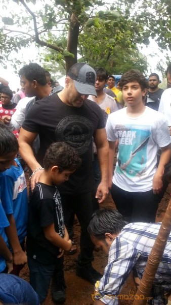 Salman Khan started BMC's 2 crore Tree Planting Initiative in Mumbai