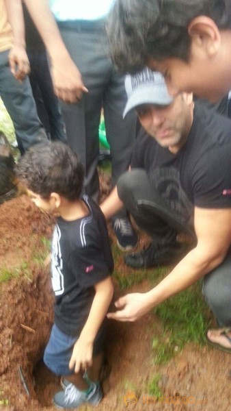 Salman Khan started BMC's 2 crore Tree Planting Initiative in Mumbai