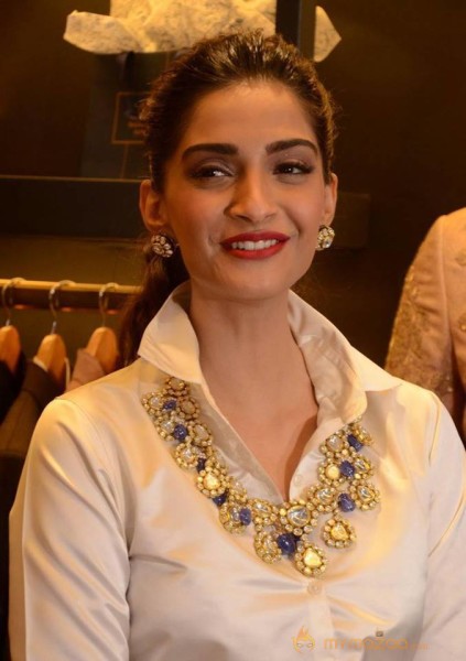 Sonam Kapoor Stills From Raghavendra Rathore Store Launch