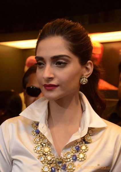 Sonam Kapoor Stills From Raghavendra Rathore Store Launch