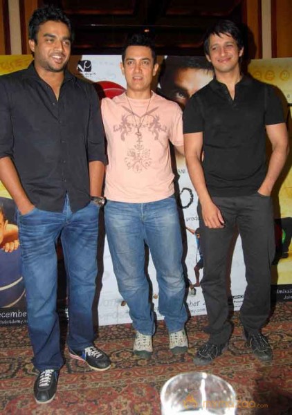 Aamir Promotes 3 Idiots 