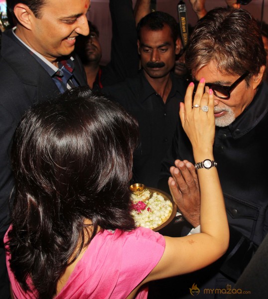 Amitabh Bachchan Launch Skininfinity Clinic 