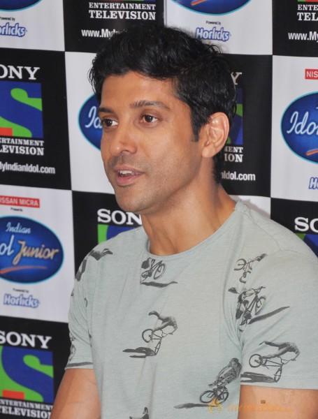 Bhaag Milkha Bhaag Promotion On sets of IIJ 