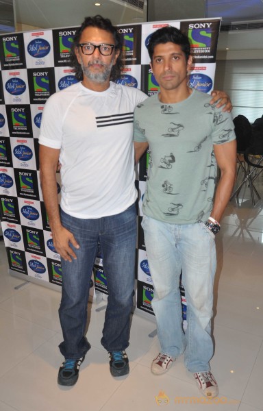 Bhaag Milkha Bhaag Promotion On sets of IIJ 