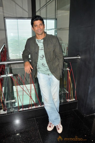Bhaag Milkha Bhaag Promotion On sets of IIJ 