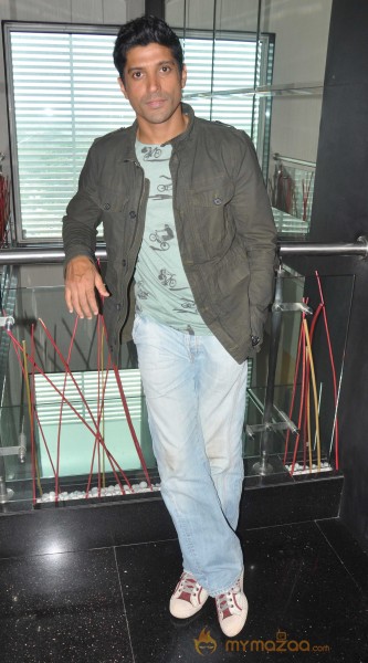 Bhaag Milkha Bhaag Promotion On sets of IIJ 