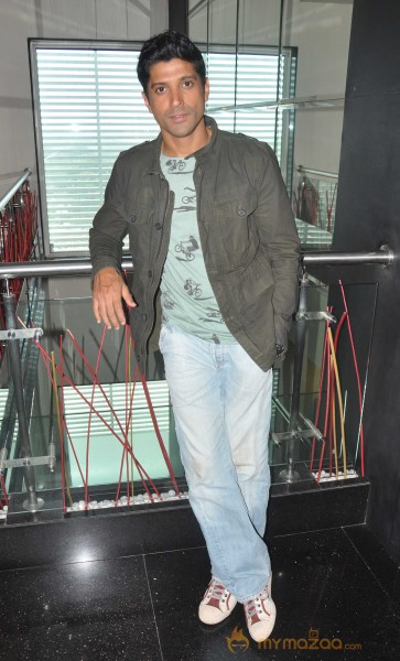 Bhaag Milkha Bhaag Promotion On sets of IIJ 