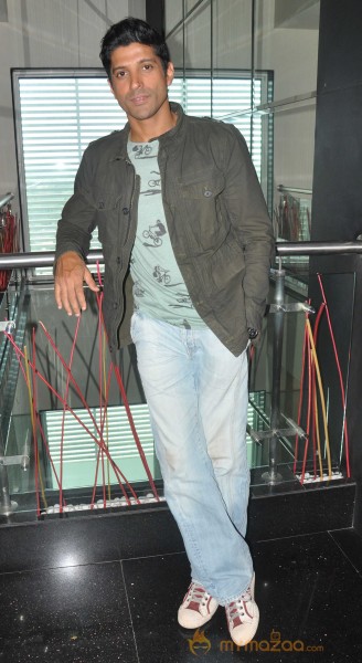 Bhaag Milkha Bhaag Promotion On sets of IIJ 