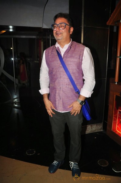 Bolly Celebs at AANKHON DEKHI premiere Photos