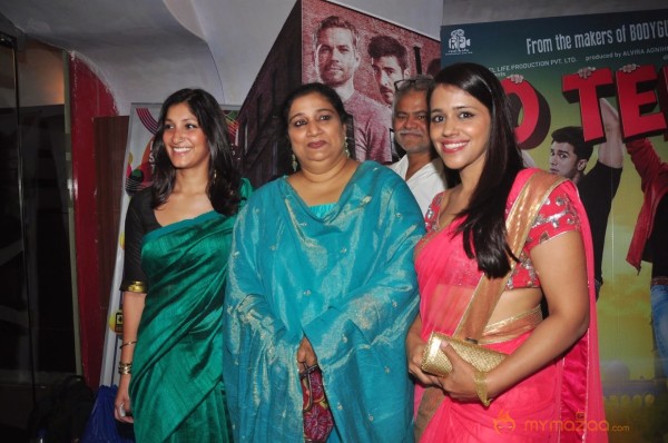 Bolly Celebs at AANKHON DEKHI premiere Photos