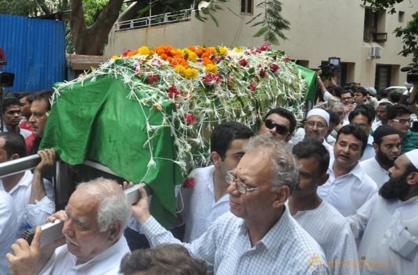 Bollywood Celebrities at Jiah Khan Funeral Photo Gallery 