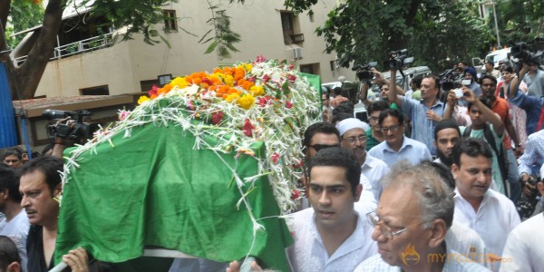 Bollywood Celebrities at Jiah Khan Funeral Photo Gallery 