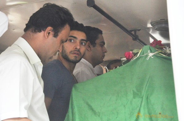 Bollywood Celebrities at Jiah Khan Funeral Photo Gallery 