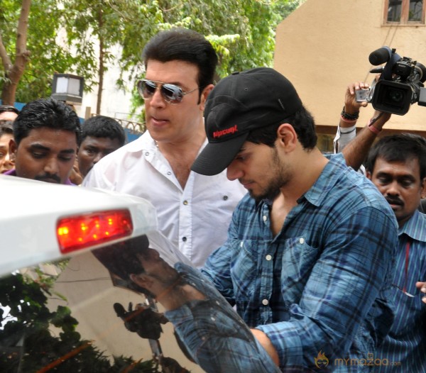 Bollywood Celebrities at Jiah Khan Funeral Photo Gallery 