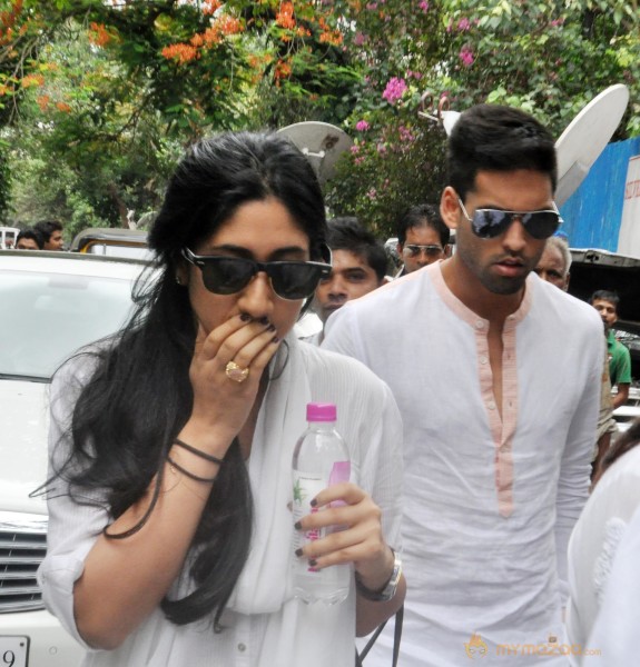 Bollywood Celebrities at Jiah Khan Funeral Photo Gallery 