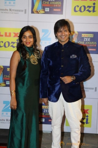 Bollywood Celebs At The Zee Cine Awards 2014