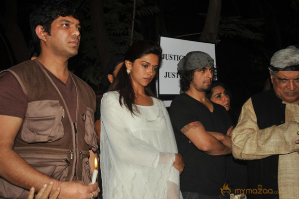 Celebs at Silent Protest on Delhi Rape Pics