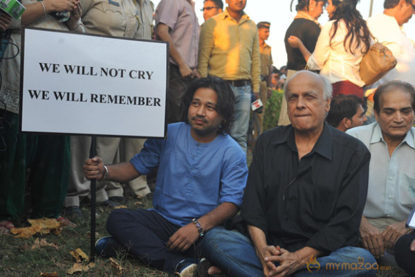 Celebs at Silent Protest on Delhi Rape Pics