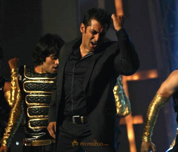 BigB Shahrukh, Salman & Akshay perform for Cintaa Superstars ka Jalwaa Gallery