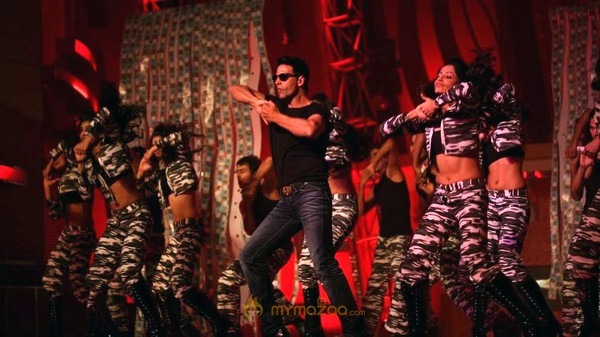 BigB Shahrukh, Salman & Akshay perform for Cintaa Superstars ka Jalwaa Gallery